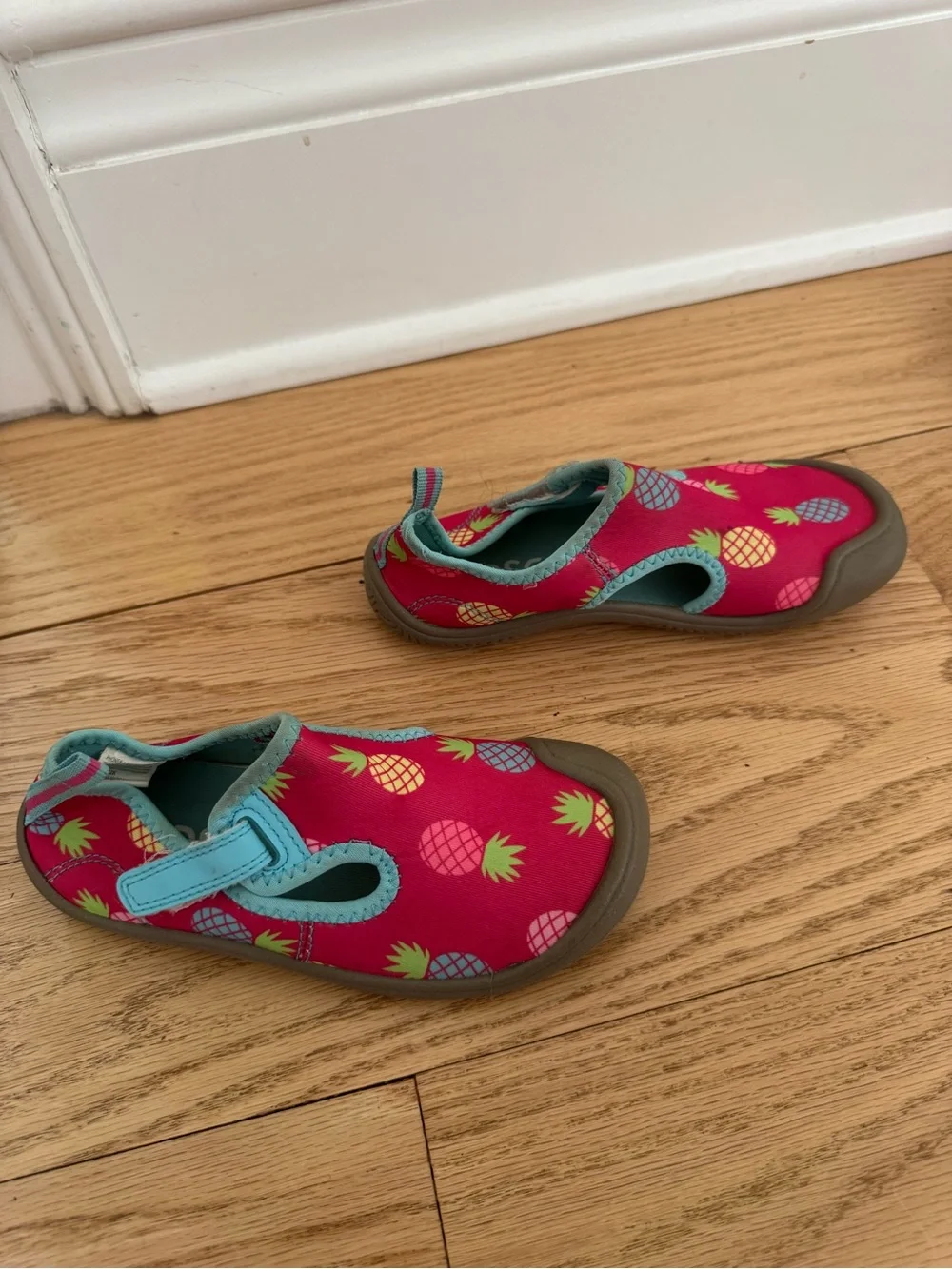 Kids Pineapple Print Water Shoes - Hot Pink